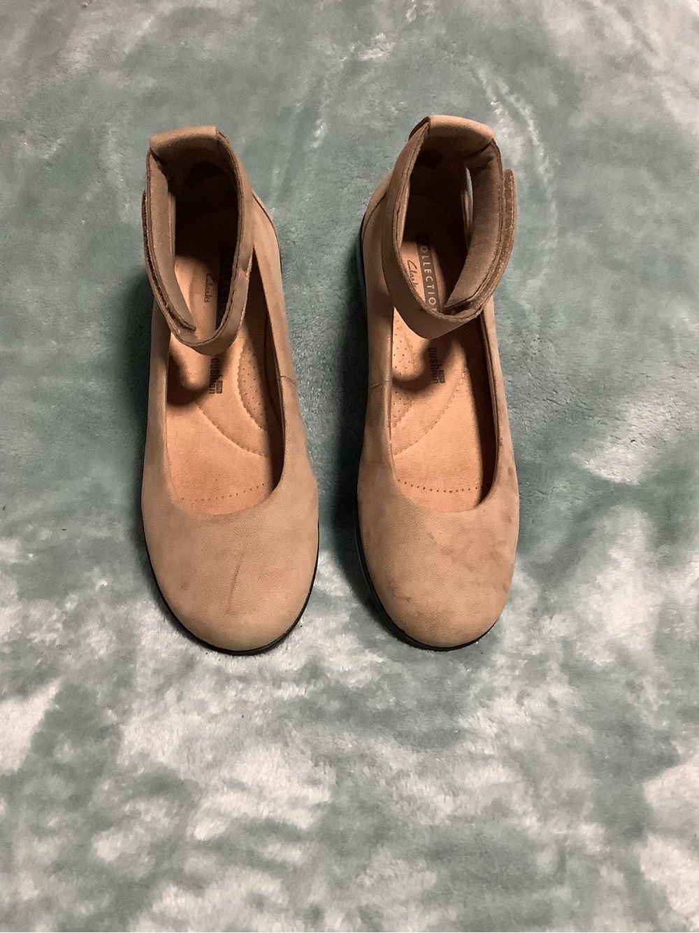 Clarks Medor Nina Tan Ballet Flat/Mary Jane with Ankle Strap Comfort Sz 7 - Picture 2 of 10